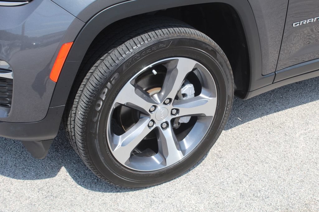 Used 2024 Jeep Grand Cherokee Limited RWD image 6