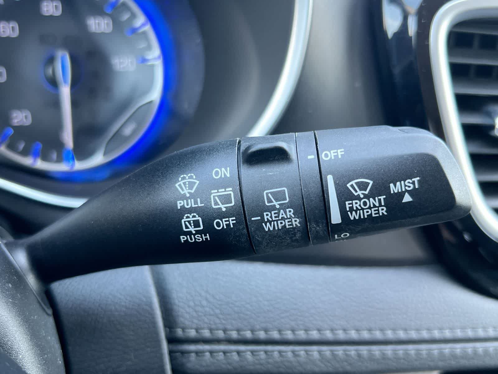 Used 2020 Chrysler Pacifica Limited FWD image 25