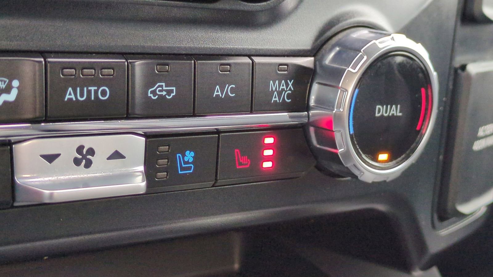 Certified 2025 Ford F350 Lariat w/ Black Appearance Package image 67