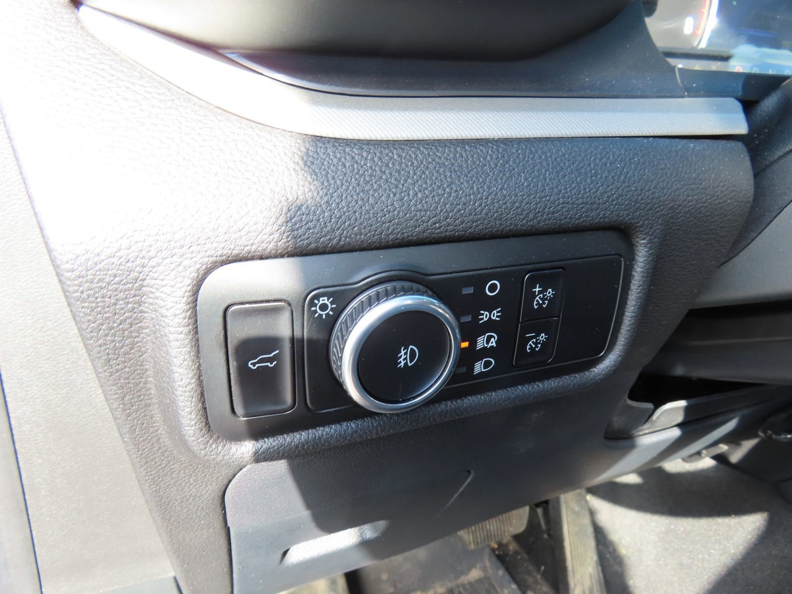 Certified 2024 Ford Explorer XLT w/ Equipment Group 202A image 11