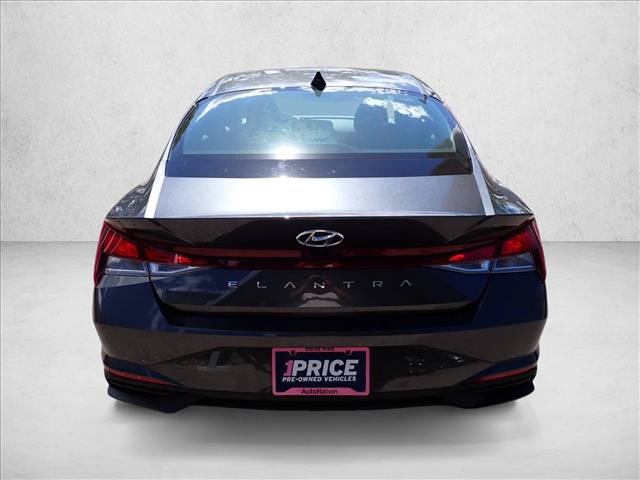 Used 2022 Hyundai Elantra SEL w/ Convenience Package FWD image 3
