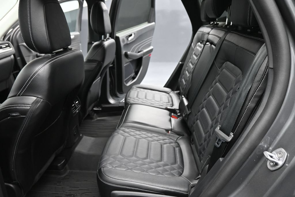 Certified 2023 Ford Escape Platinum w/ Premium Technology Package AWD/4WD image 19