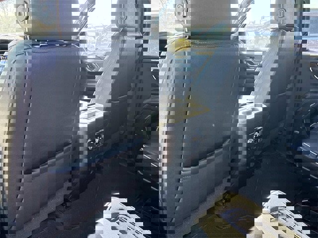 Used 2021 GMC Yukon SLT w/ SLT Premium Package image 17