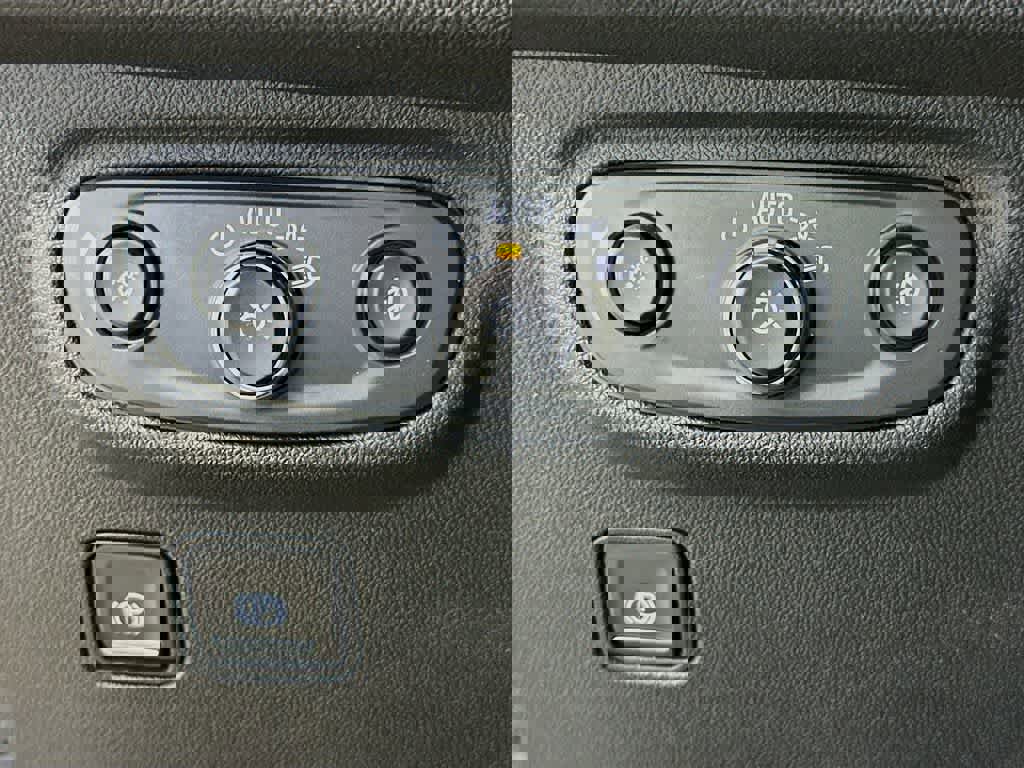 Used 2023 GMC Terrain SLT image 26