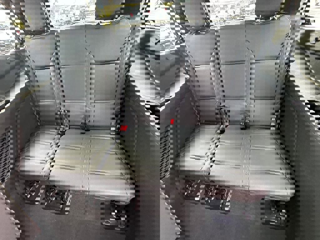 Used 2023 Chevrolet Tahoe Z71 w/ Luxury Package image 19