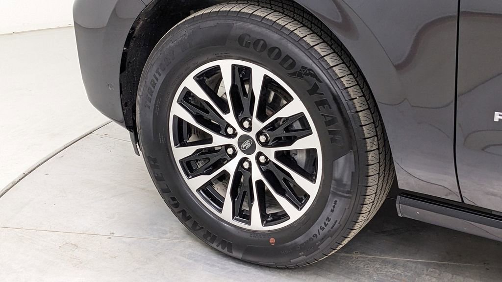 Certified 2025 Ford Expedition Platinum image 5