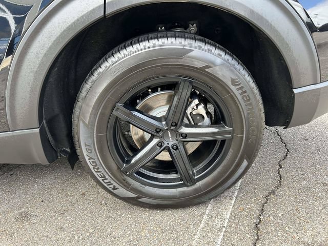 Certified 2024 Ford Explorer 2WD image 8