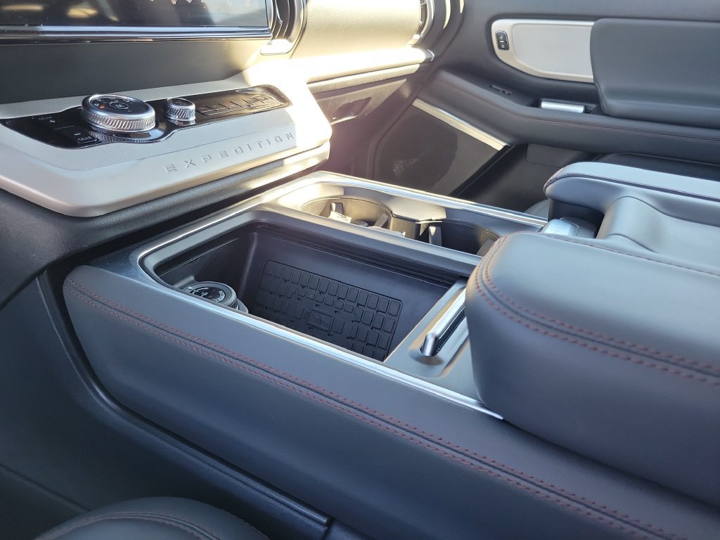 Certified 2025 Ford Expedition Active AWD/4WD image 30
