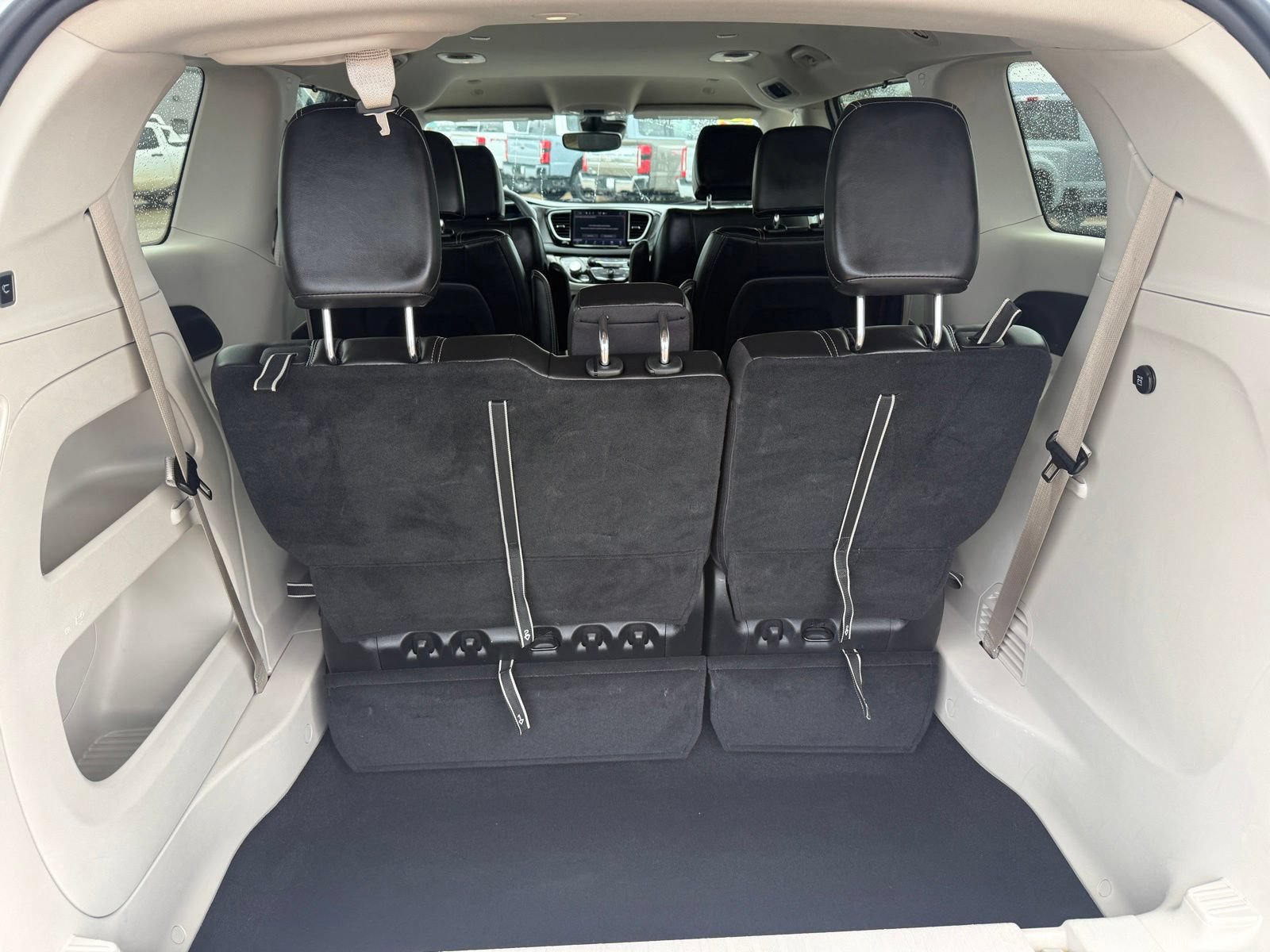 Used 2024 Chrysler Pacifica Touring-L FWD image 20