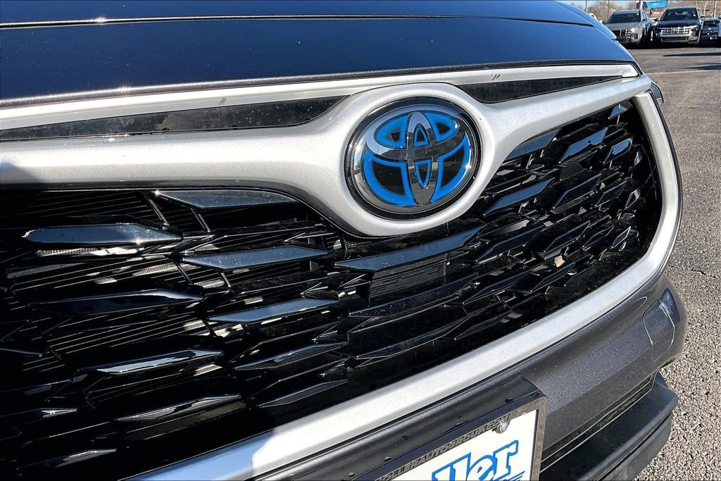 Used 2024 Toyota Highlander LE FWD image 28