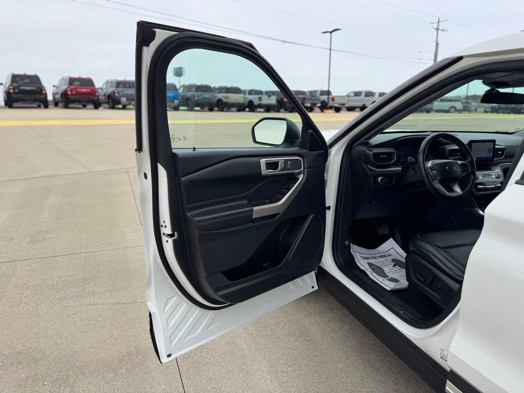 Certified 2023 Ford Explorer XLT w/ Equipment Group 202A image 10