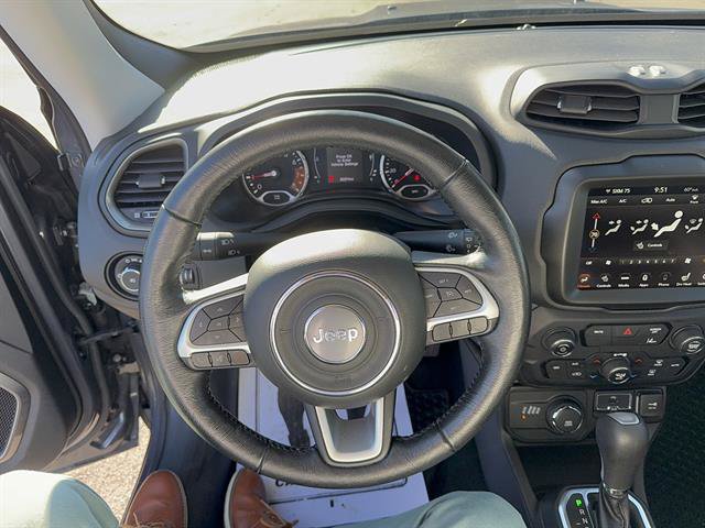 Used 2023 Jeep Renegade Latitude w/ Premium Group AWD/4WD image 11