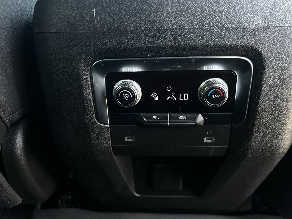 Used 2022 GMC Yukon XL SLT AWD/4WD image 15