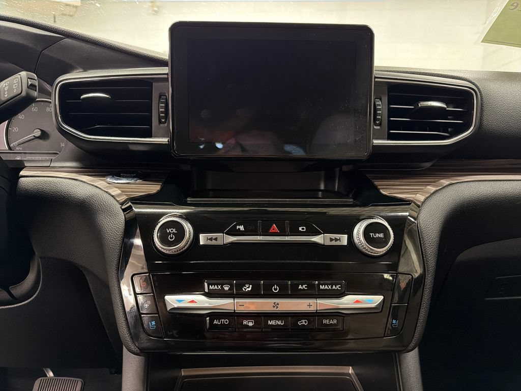 Certified 2023 Ford Explorer Limited AWD/4WD image 22
