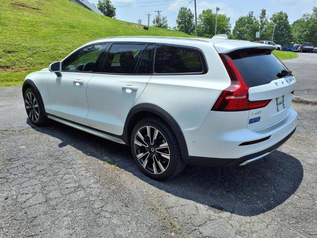 Used 2023 Volvo V60 B5 Cross Country Ultimate w/ Climate Package image 4