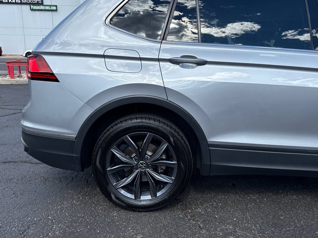 Used 2023 Volkswagen Tiguan SE AWD/4WD image 32