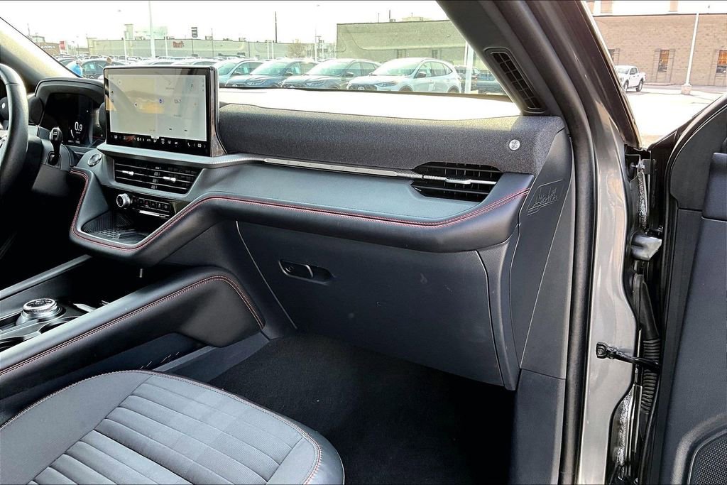 Certified 2025 Ford Explorer ST-Line w/ Premium Package image 15