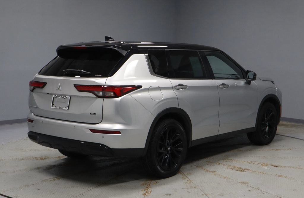 Used 2023 Mitsubishi Outlander SEL Black Edition AWD/4WD image 12