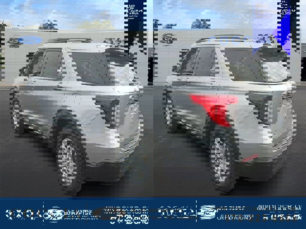 Certified 2022 Ford Explorer XLT image 3