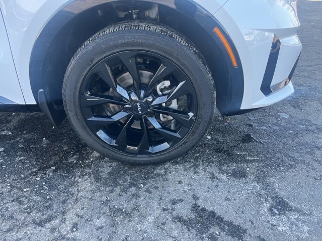 Used 2023 Kia Sorento SX image 2