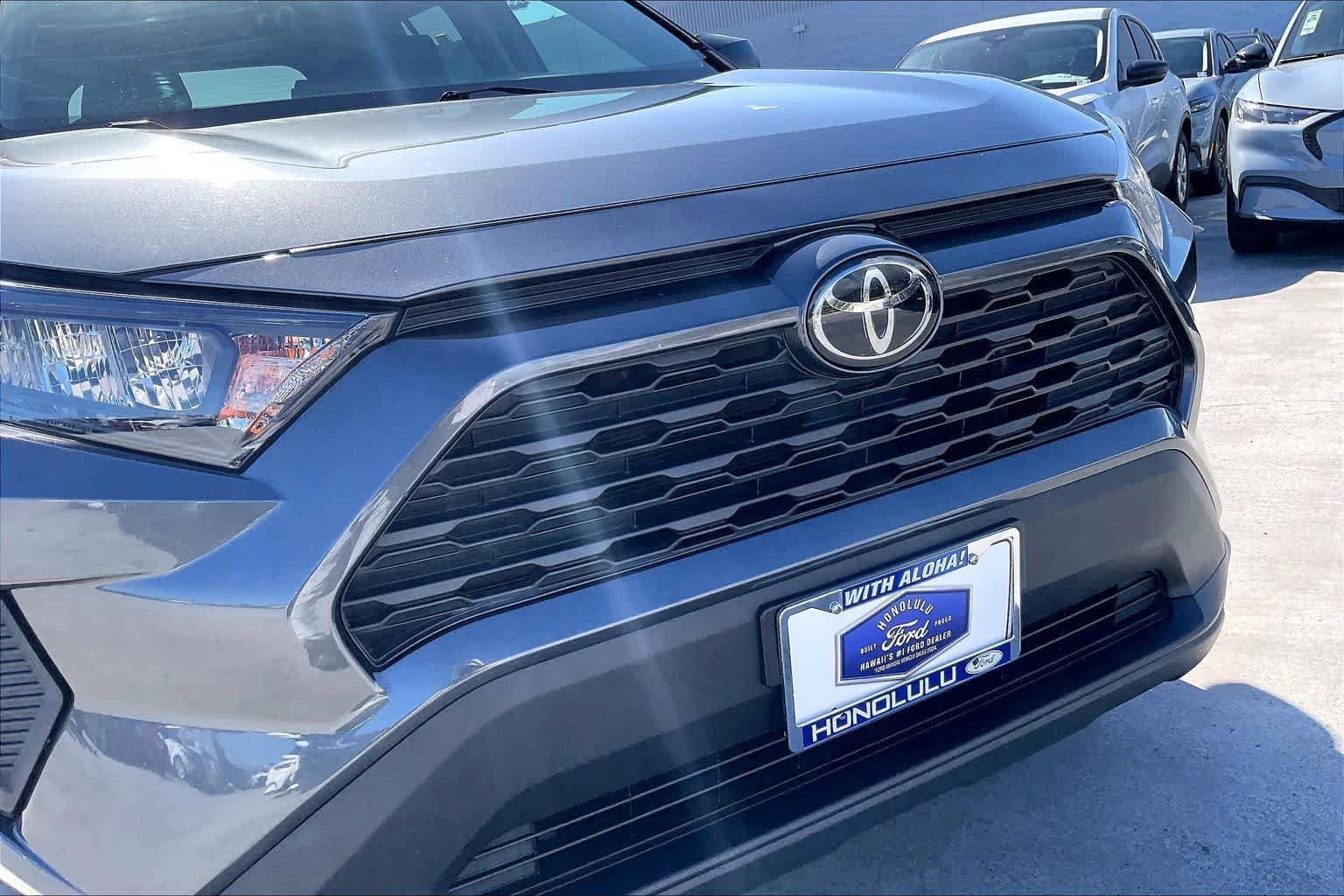 Used 2020 Toyota RAV4 LE w/ Carpet Mat Package FWD image 33