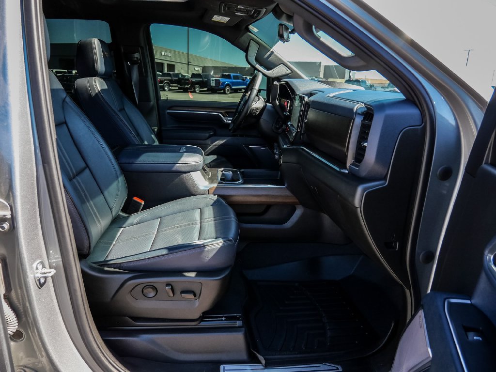 Used 2024 Chevrolet Silverado 2500 High Country w/ High Country Premium Package AWD/4WD image 15