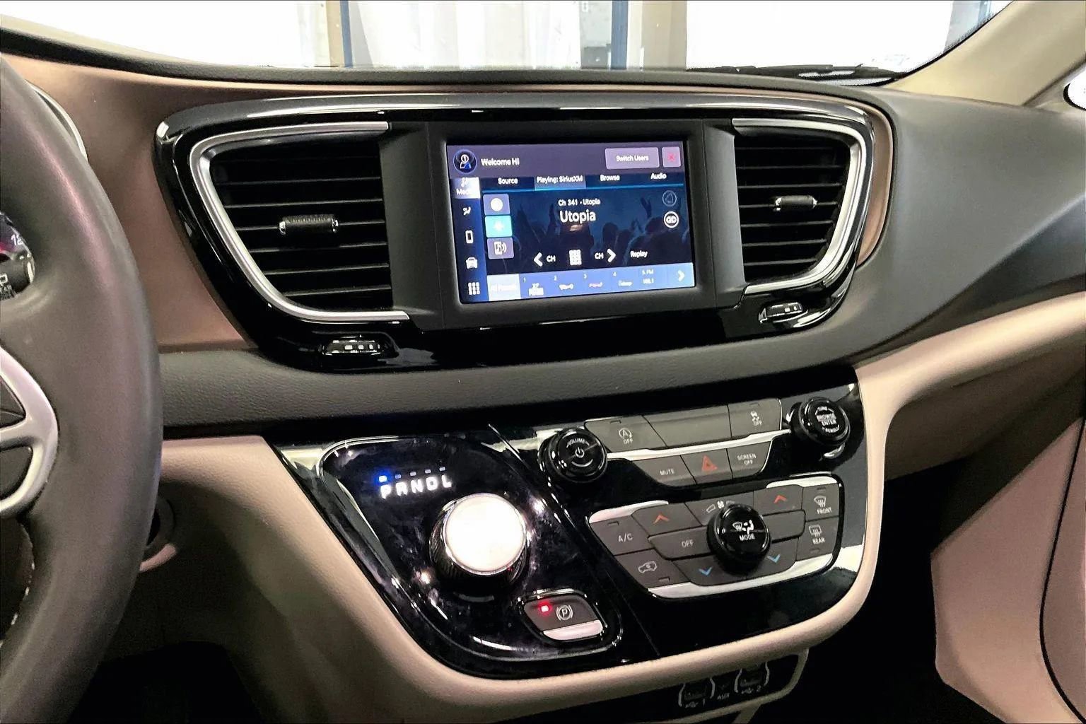 Used 2023 Chrysler Voyager LX image 6