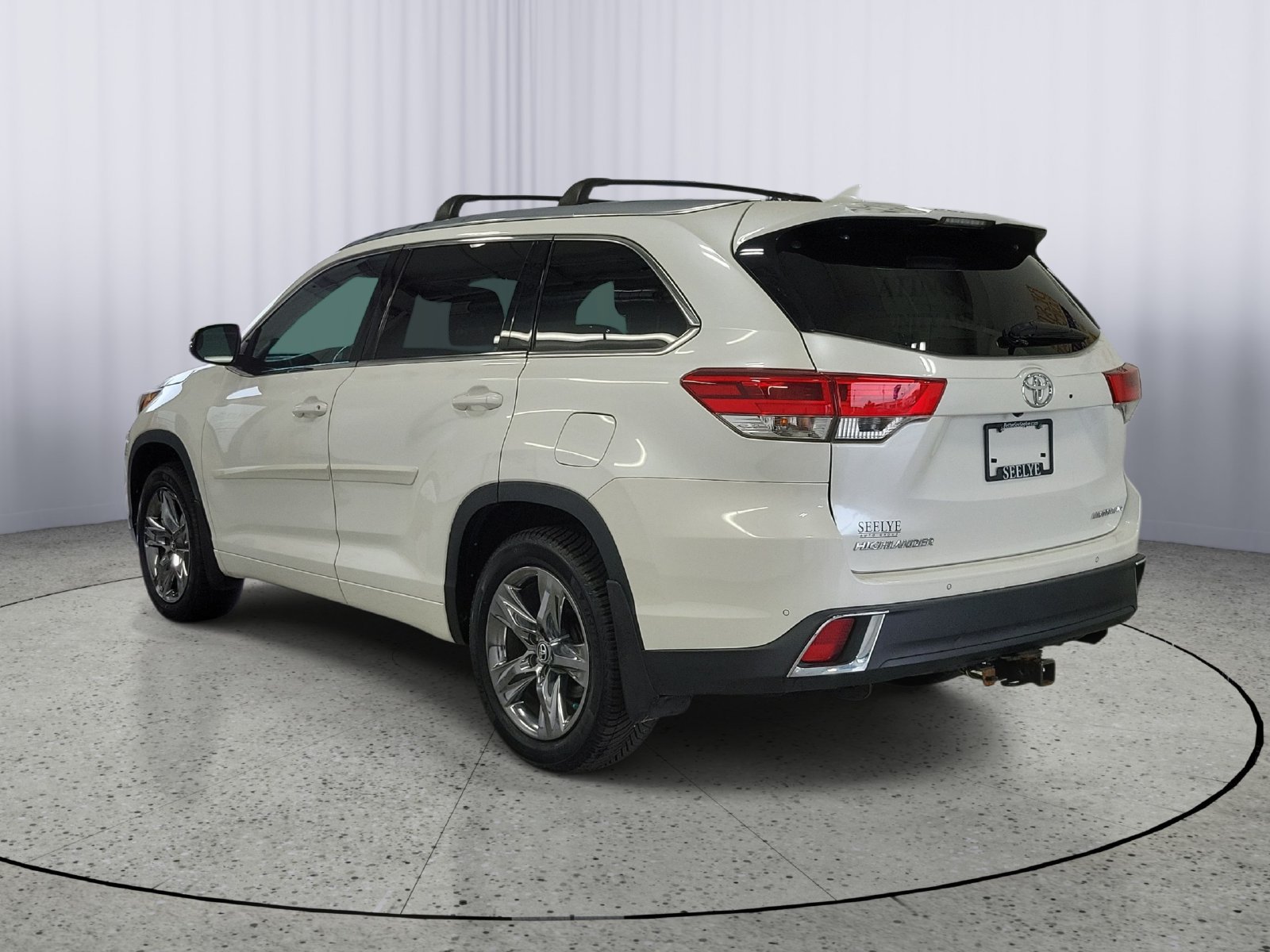 Used 2018 Toyota Highlander Limited Platinum AWD/4WD image 3