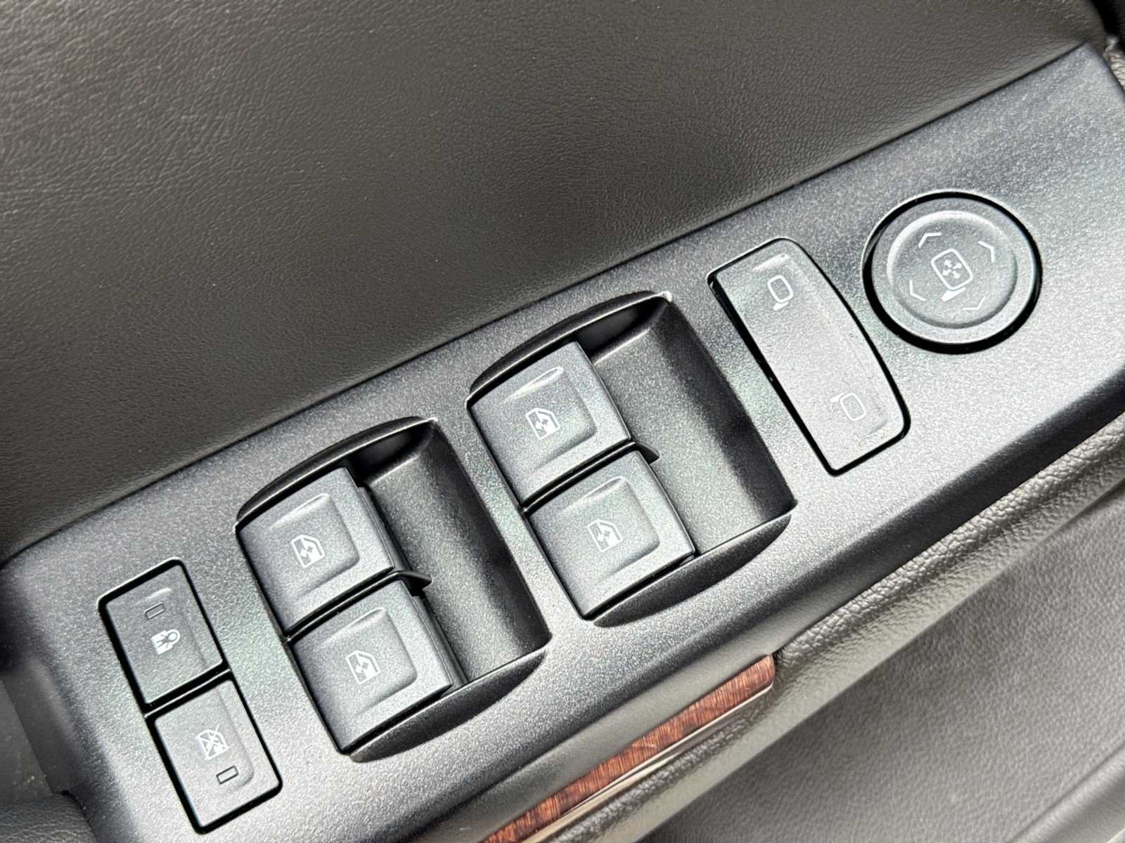 Used 2020 GMC Yukon SLE w/ SLE Value Package AWD/4WD image 16