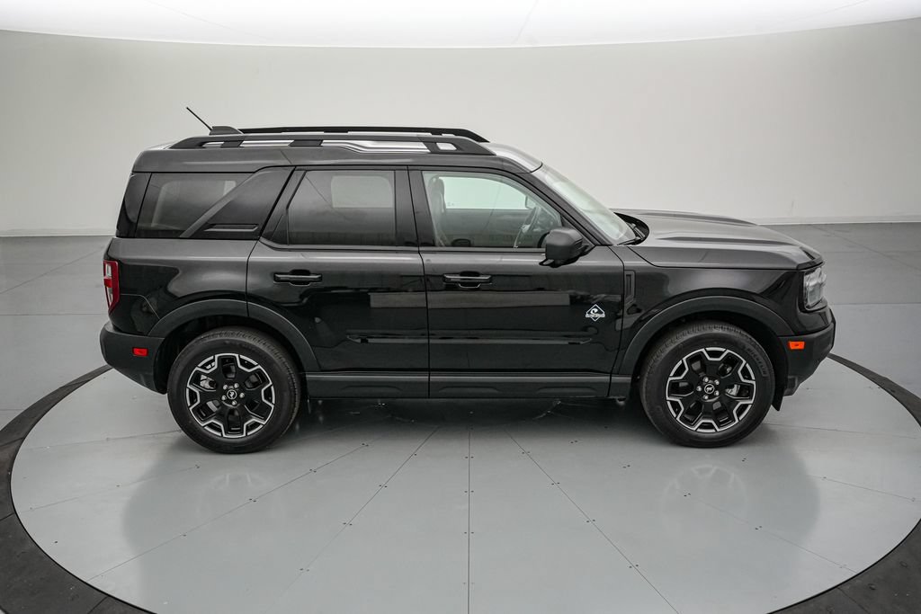 Certified 2025 Ford Bronco Sport Outer Banks w/ Outer Banks Tech Package+ AWD/4WD image 3
