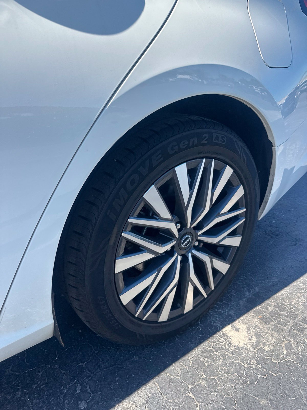 Used 2025 Nissan Altima 2.5 SV FWD image 5