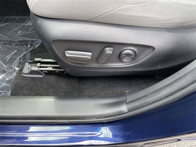 Used 2021 Toyota Venza LE image 12