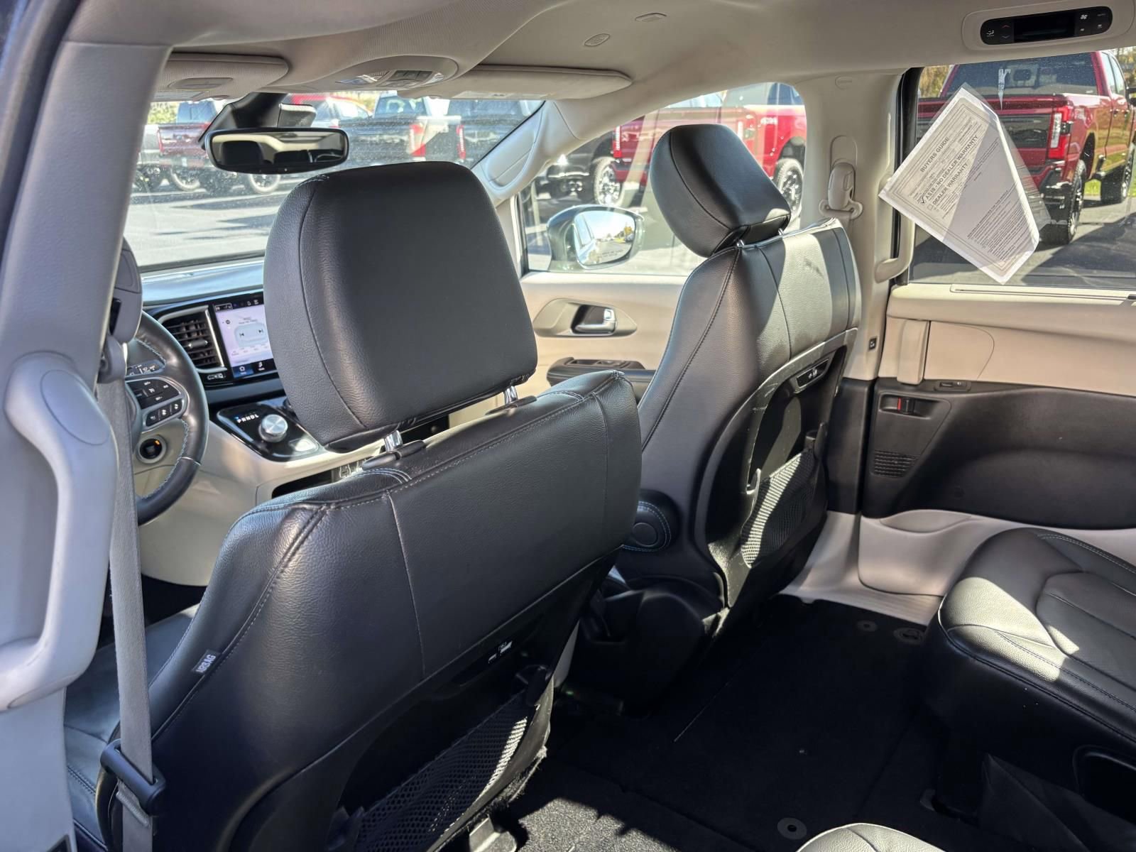 Used 2021 Chrysler Pacifica Touring-L image 28