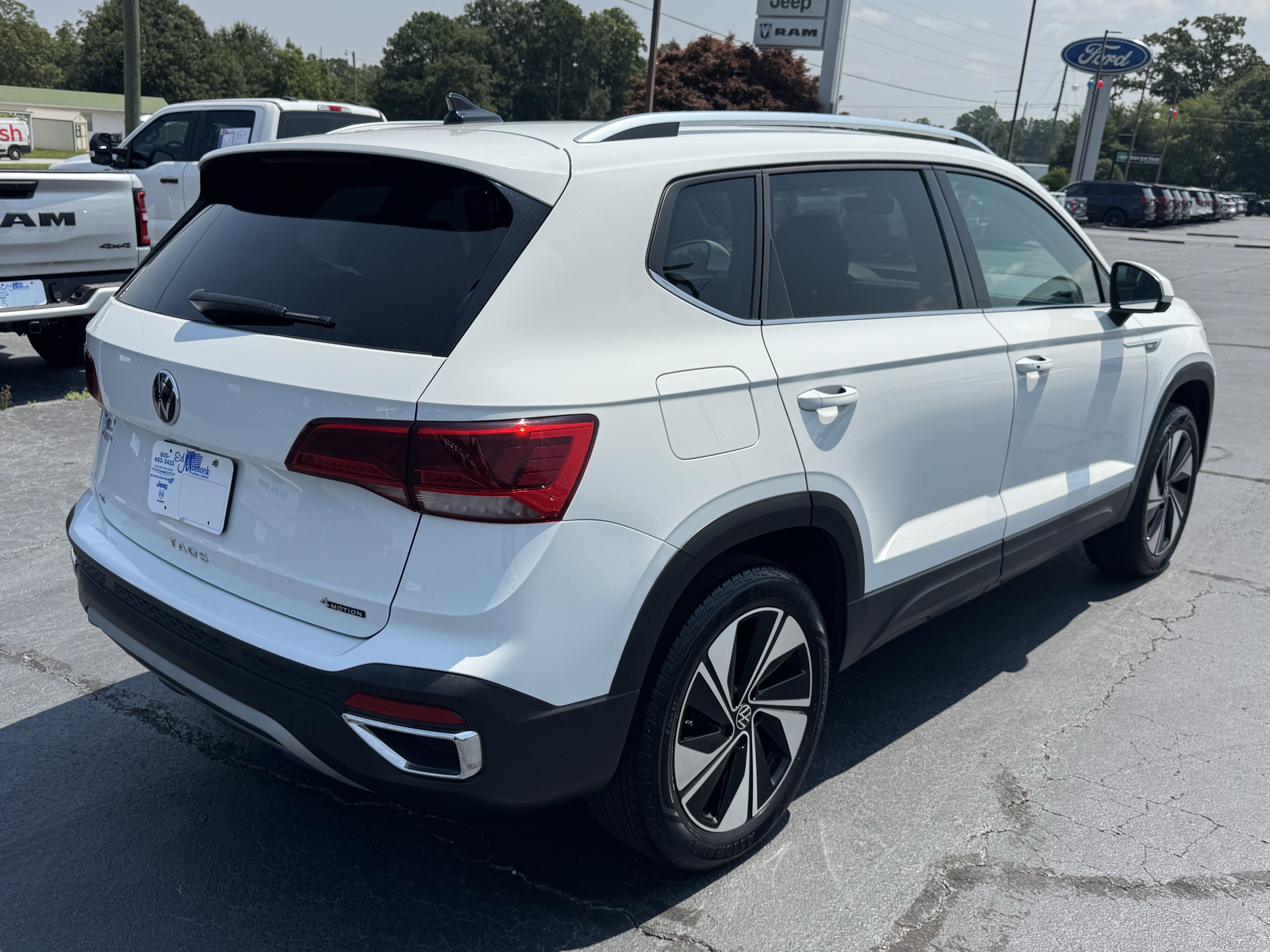 Used 2024 Volkswagen Taos SE AWD/4WD image 5