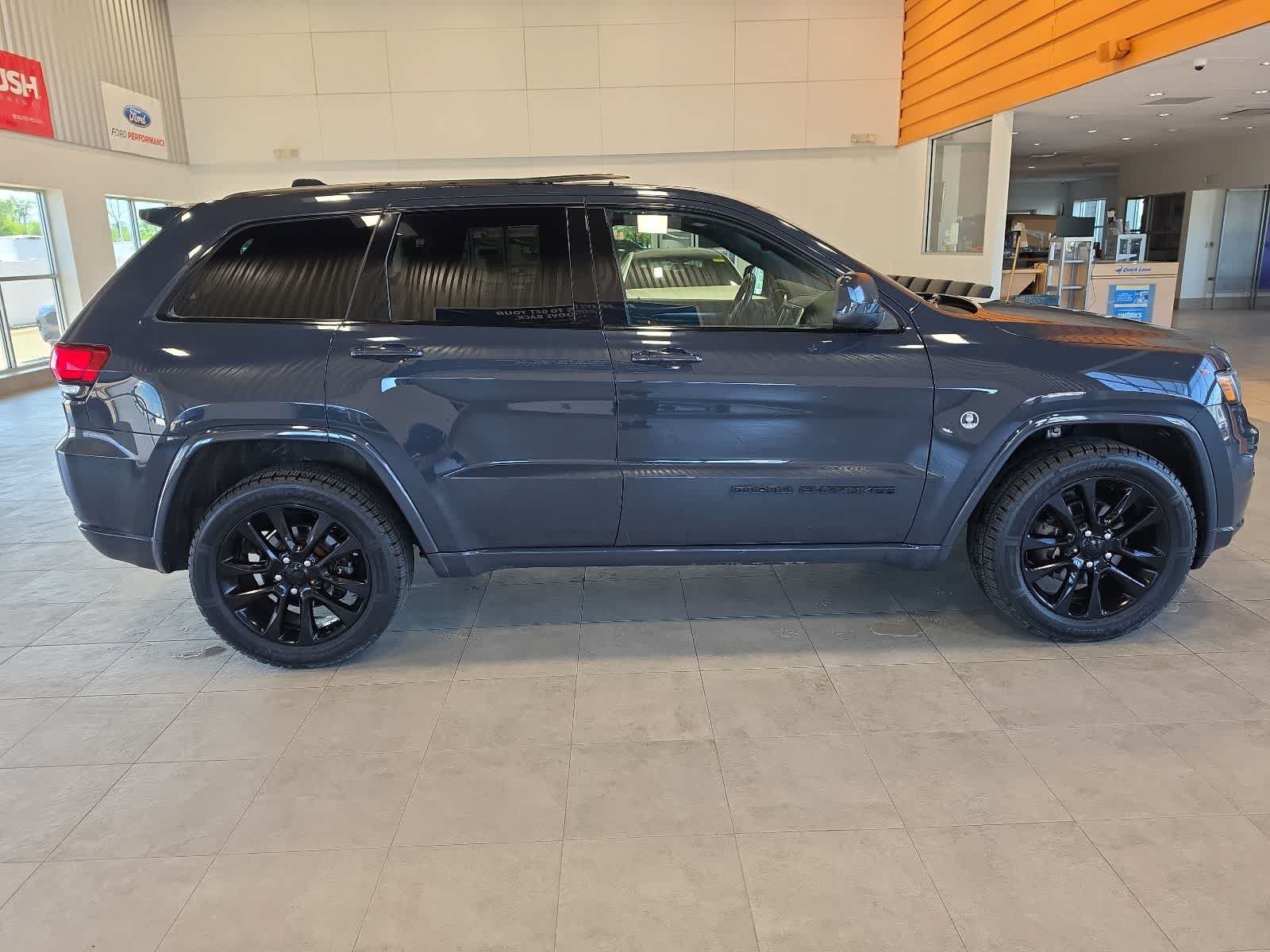 Used 2018 Jeep Grand Cherokee Altitude AWD/4WD image 6