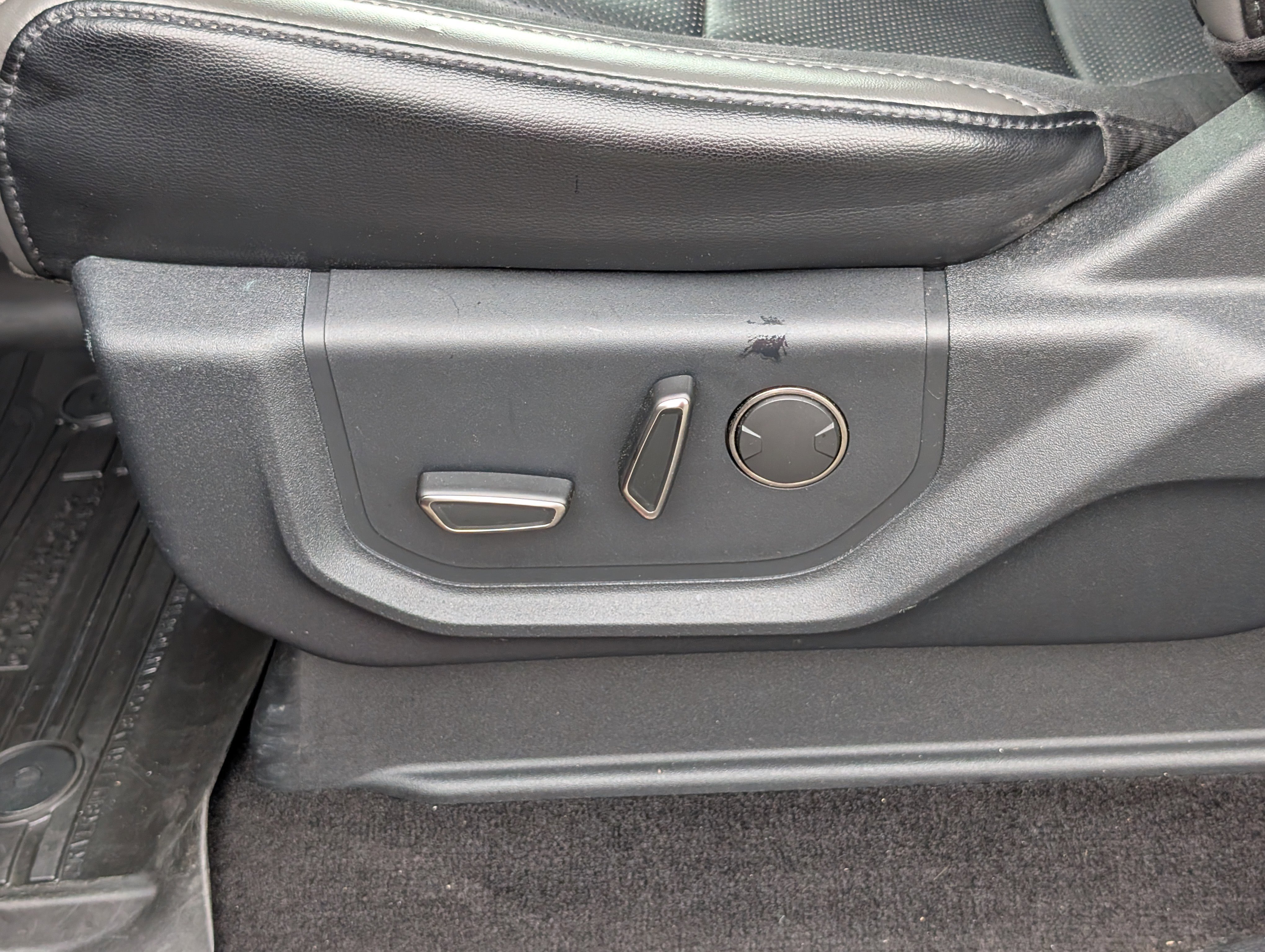 Certified 2019 Ford F150 Raptor w/ Equipment Group 802A Luxury image 20