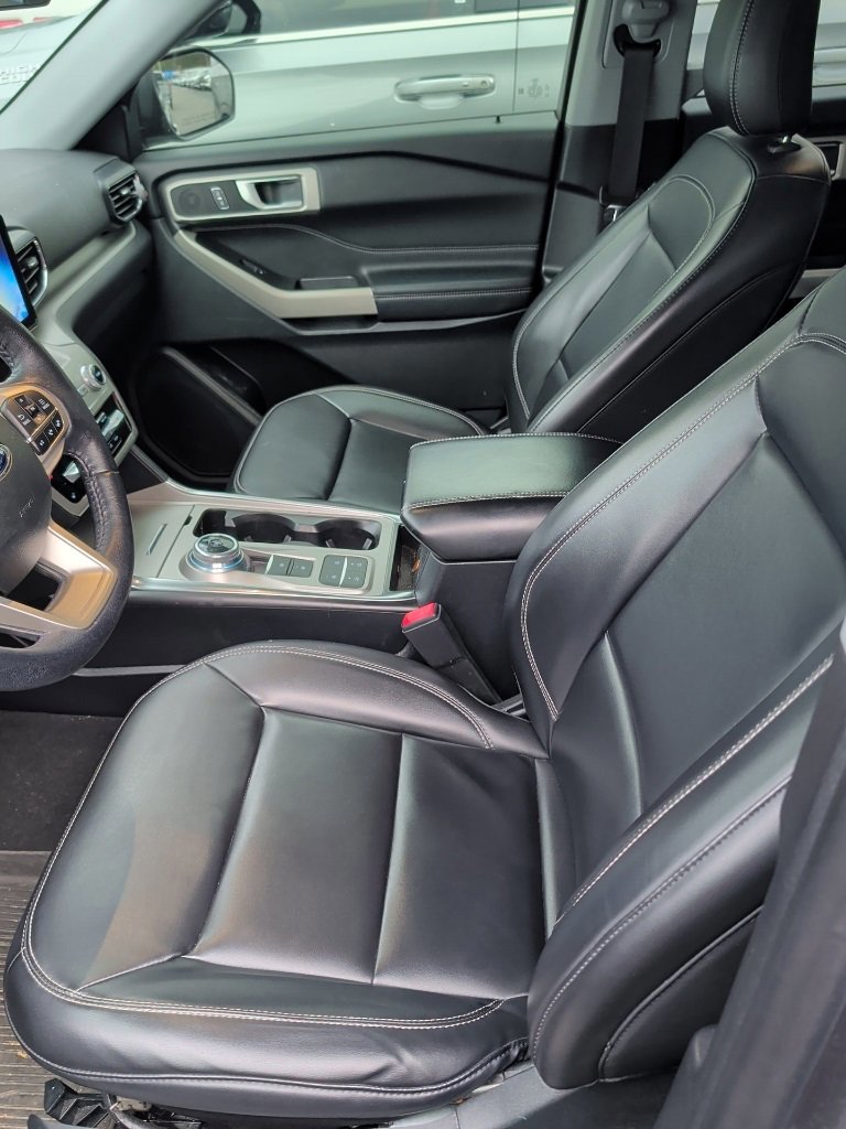 Certified 2021 Ford Explorer XLT w/ Equipment Group 202A image 7