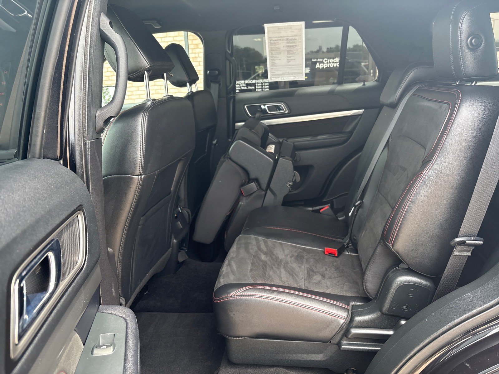Certified 2019 Ford Explorer XLT w/ XLT Sport Appearance Package AWD/4WD image 4