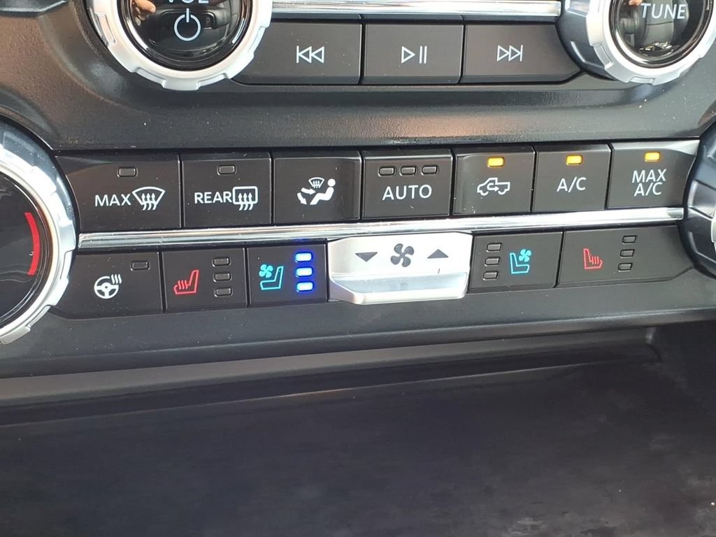 Certified 2024 Ford F350 Lariat w/ Tremor Off-Road Package AWD/4WD image 20