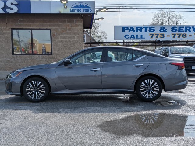 Used 2024 Nissan Altima 2.5 SV FWD image 7