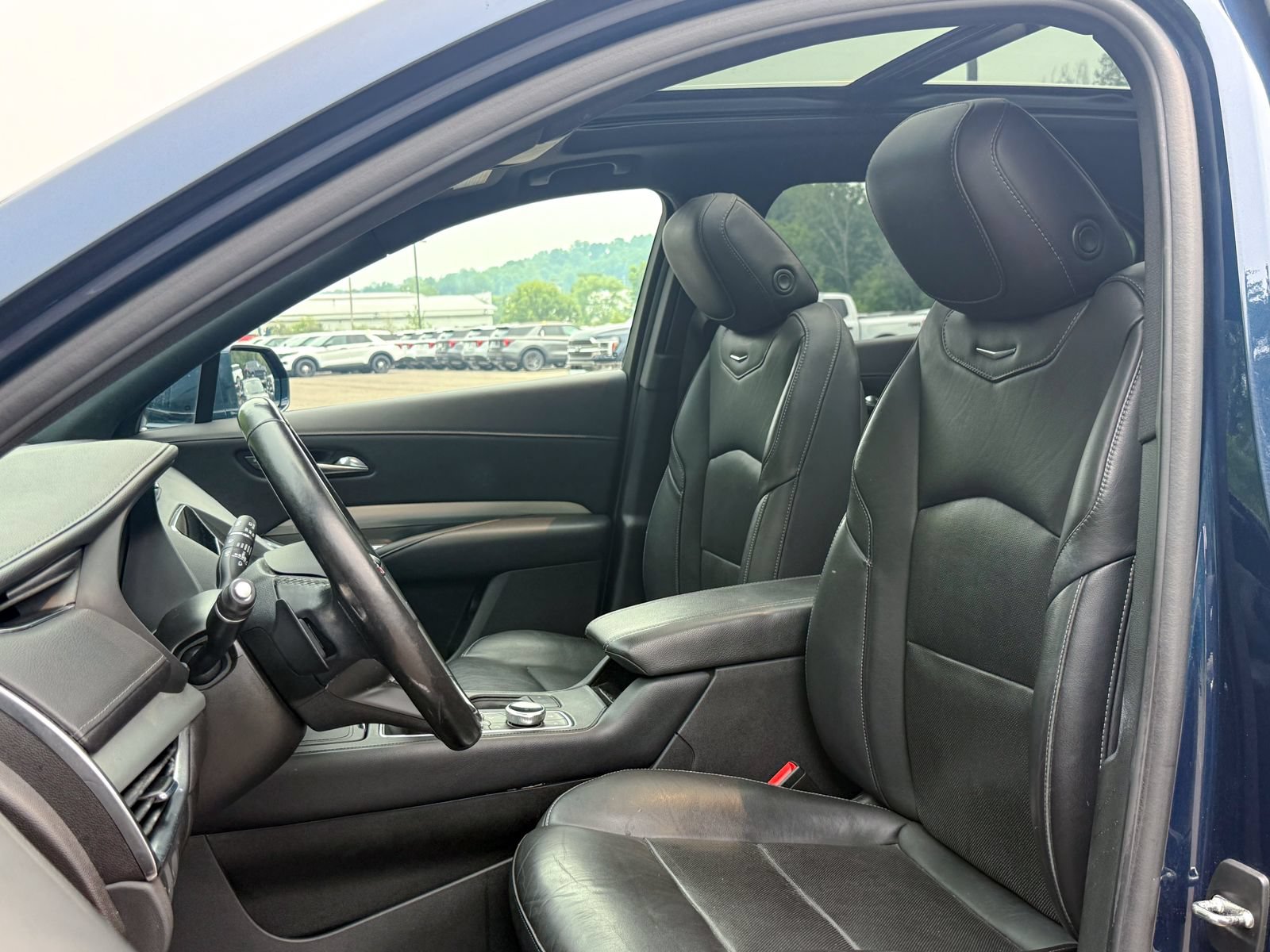 Used 2019 Cadillac XT4 Premium Luxury AWD/4WD image 17