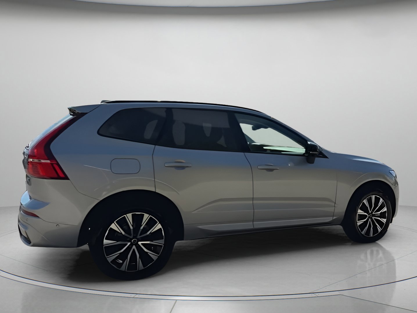 Used 2025 Volvo XC60 B5 Plus image 23