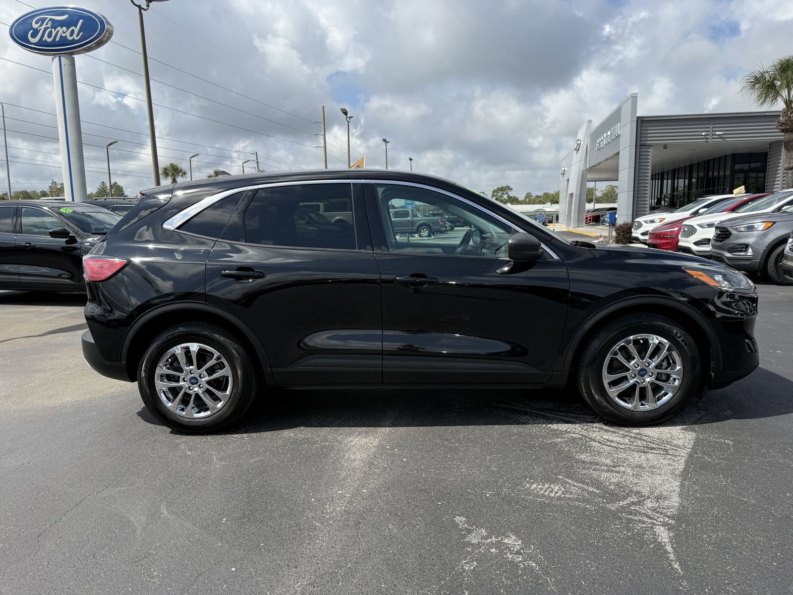 Certified 2022 Ford Escape SE FWD image 3
