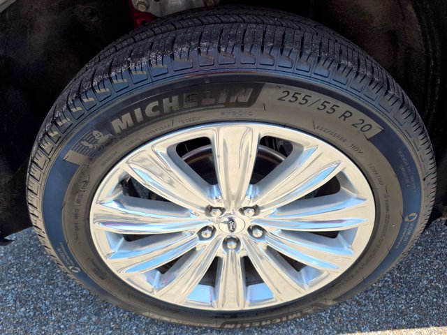 Certified 2025 Ford Explorer Platinum w/ LUX Leather Package AWD/4WD image 9