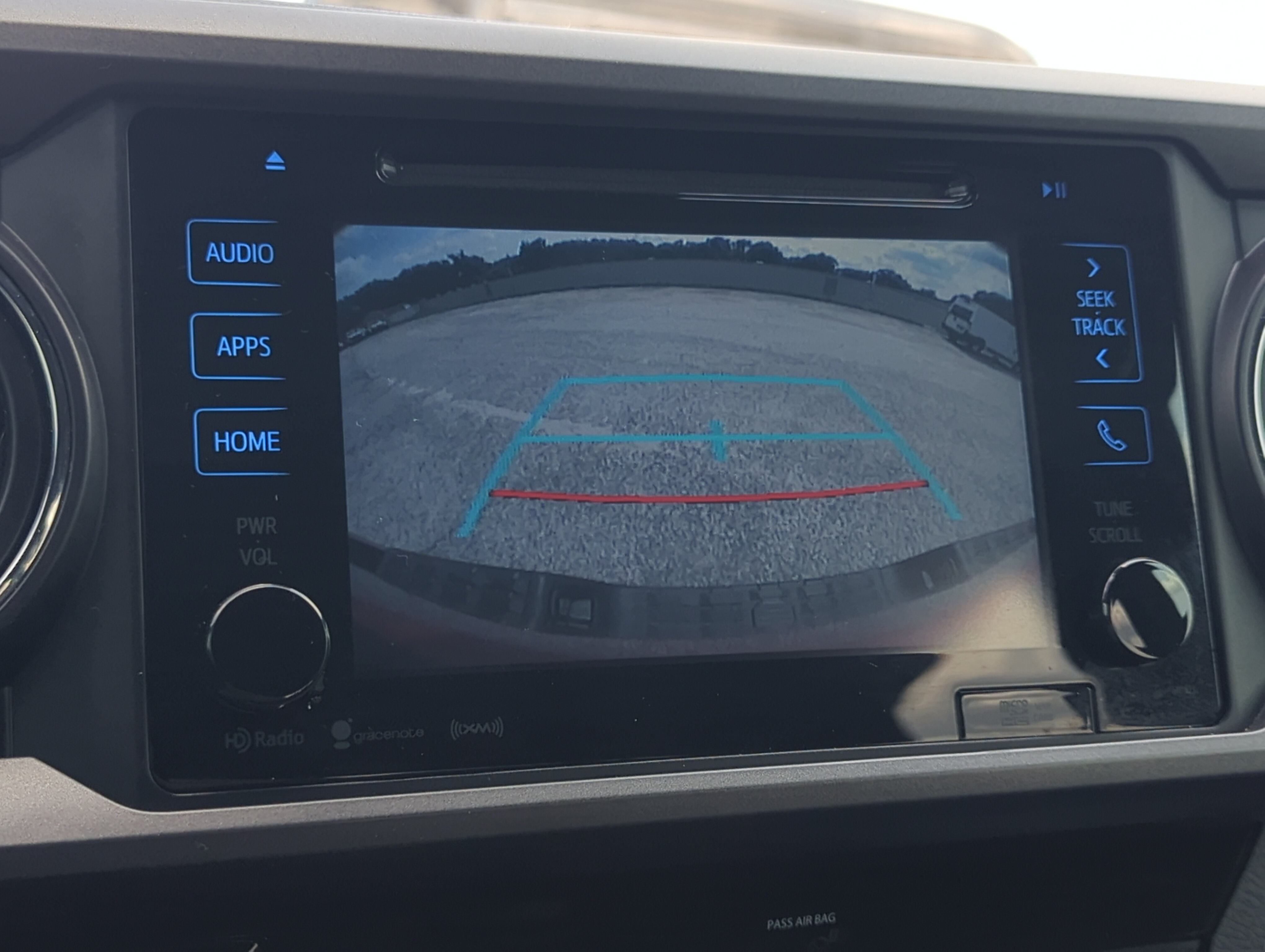 Used 2018 Toyota Tacoma TRD Off-Road AWD/4WD image 18
