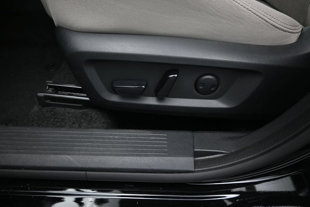 Used 2025 Nissan Rogue SV FWD image 22