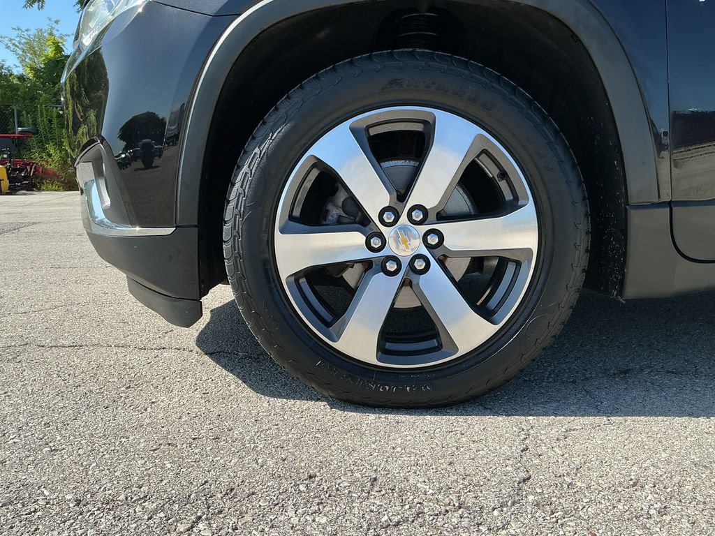 Used 2021 Chevrolet Traverse LT AWD/4WD image 9