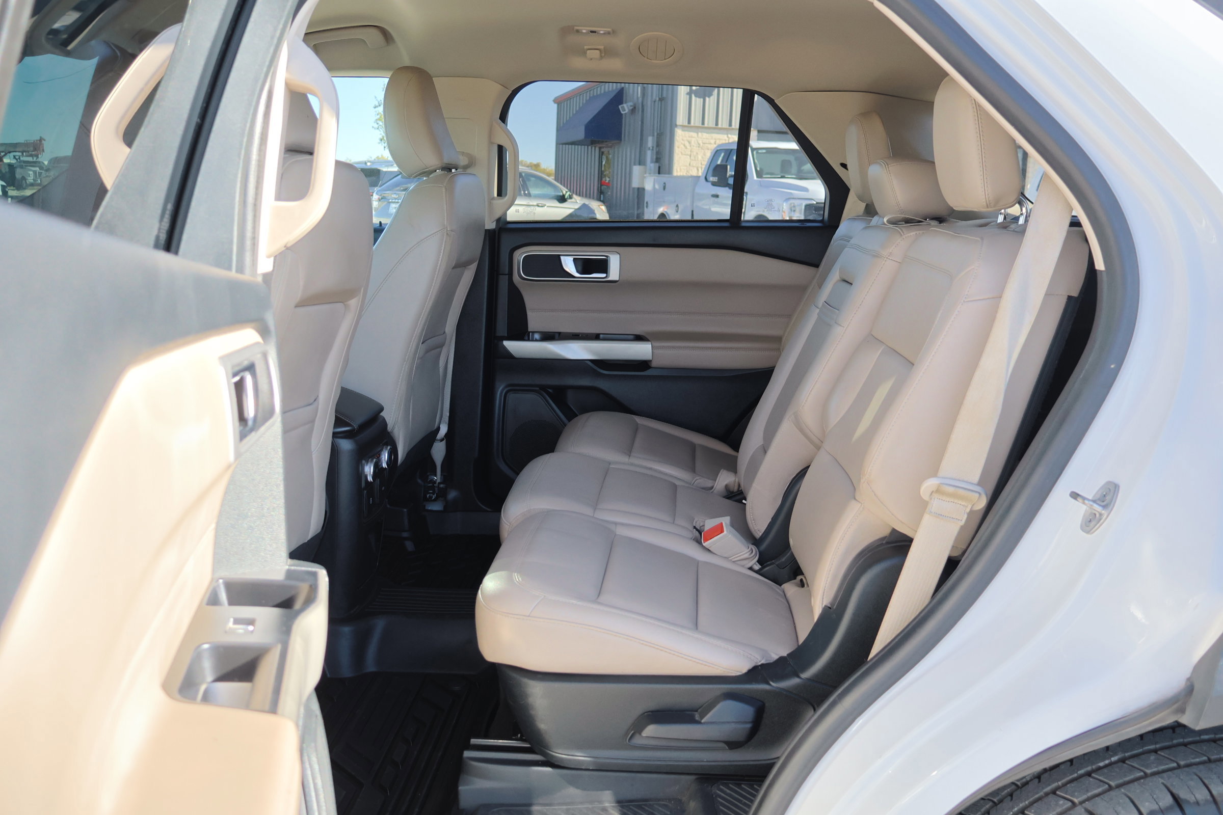 Certified 2022 Ford Explorer XLT w/ Equipment Group 202A image 30