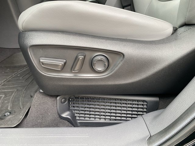 Used 2024 Toyota Sienna XLE w/ XLE Plus Package FWD image 12