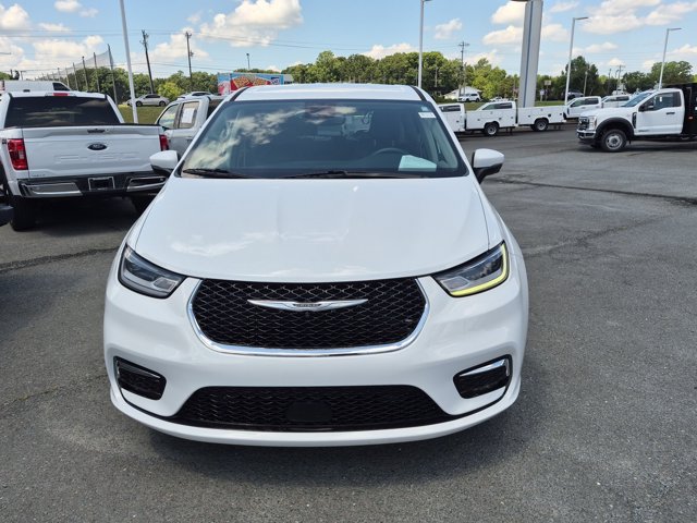 Used 2023 Chrysler Pacifica Touring-L AWD/4WD image 9